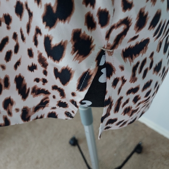 Victoria's Secret VS (S) Cream Black Satin Cougar Animal Print Button Up Shirt - Picture 10 of 14